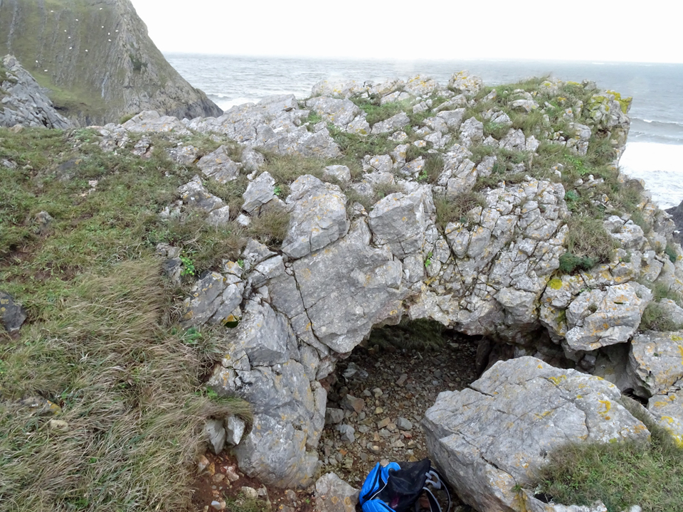 Zoom in Deborahs Hole West APG8.jpg