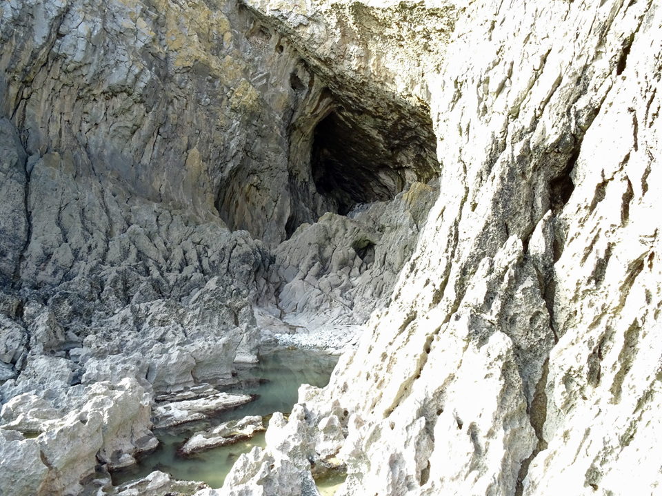 Zoom in Port Eynon Point- East Cave_APG2.jpg