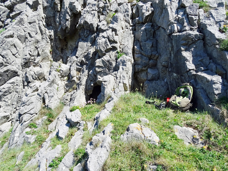 Zoom in Deborahs Hole - main entrance_APG4a.jpg